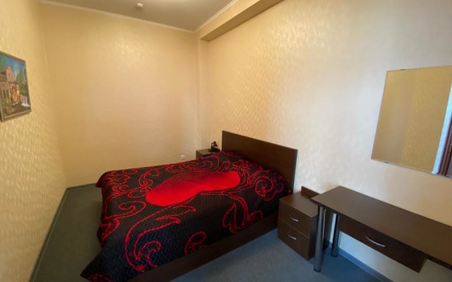 R House Mini-Hotel