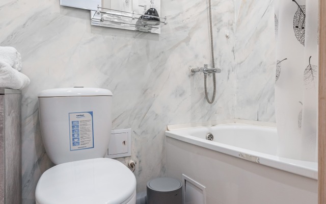 Uyutnaya studiya na prospekte Kosmonavtov Apartments