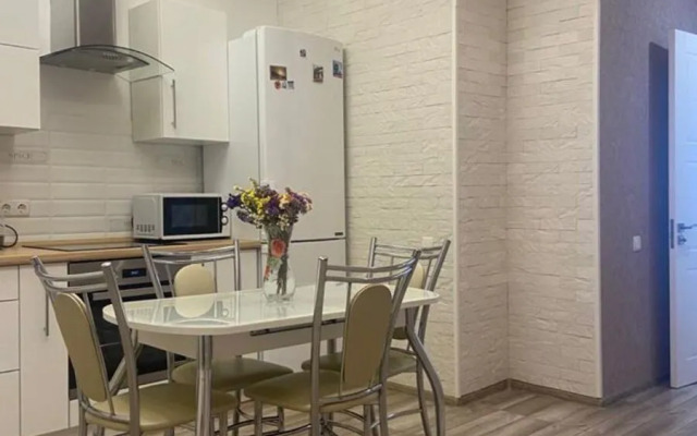 Апартаменты на Ялтинской 12А, ЖК Шато Лувр