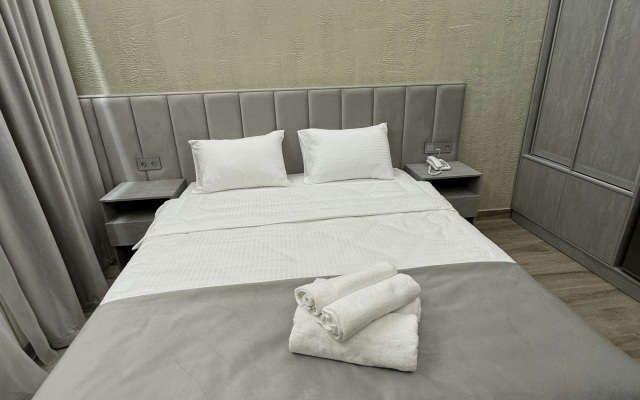 Hotel VS Hotel Hotel