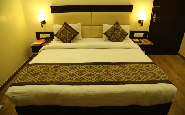 The Golden Apple Hotel