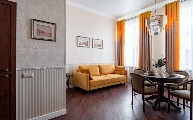 Квартира Евро-Двухкомнатная с Видом на Канал и Высокими Потолками