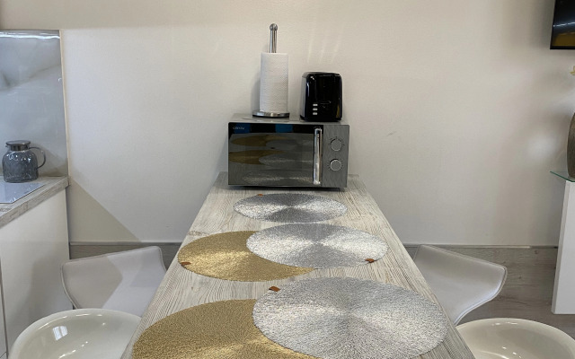 Апартаменты в современном стиле с камином