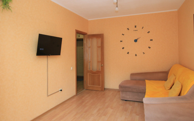 Na Pushkinskoy naberezhnoy Flat