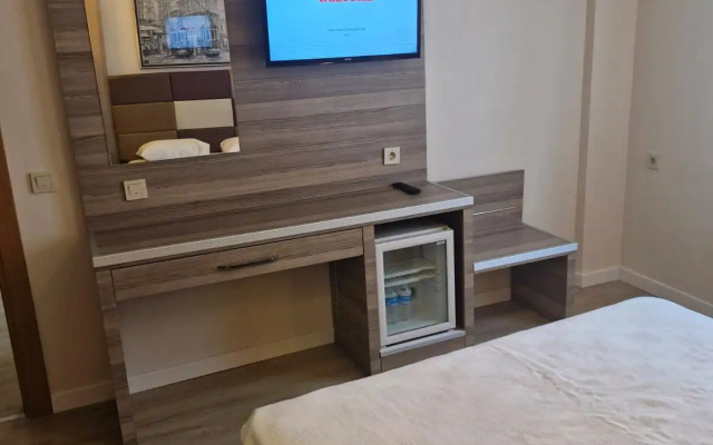 Pera Arya Hotel