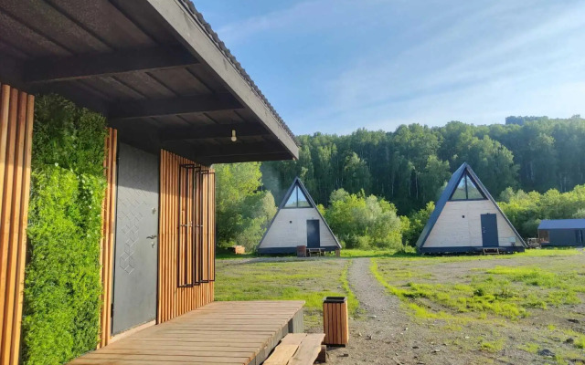 Dvuetazhny A-Freym S Terrasoy Chalet