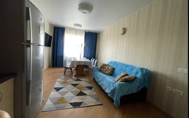 Prostornaya Tryokhkomnatnaya S Izolirovannymi Spalnyami Flat