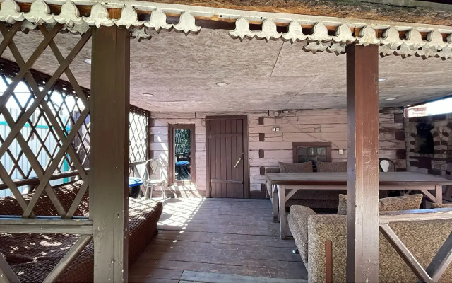 Otlichny Dvukhetazhny s Mangalom i Baney Ryadom s Prudom Private House