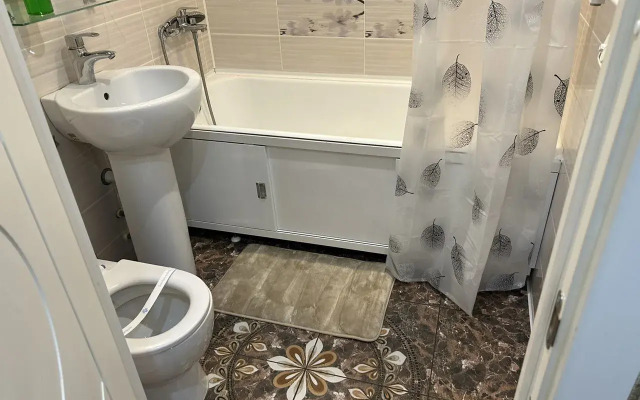 Na Prospekte Oktyabrya 40a Flat