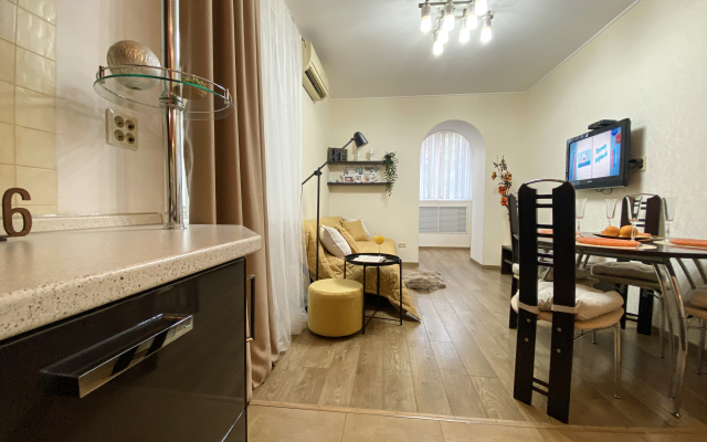 Stilnaya Kvartira Vozle Komsomolskogo Parka By Sutki26 Apartments