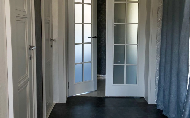 S Vidom Na Ozero Abrau Apartments