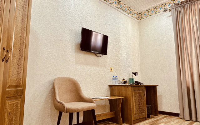 Ayvan Plaza Hotel