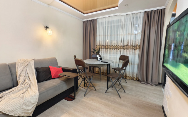 Квартира Уютная Трёхкомнатная в Центре Ул. Лейтенанта Шмидта 2