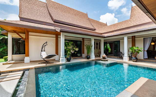 Champagne Pool Villa