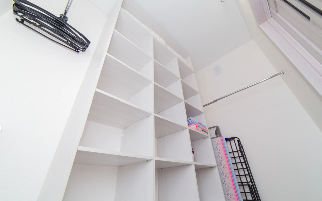 Na 16 Etazhe s Zavorazhivayuschimi Zakatami Apartments