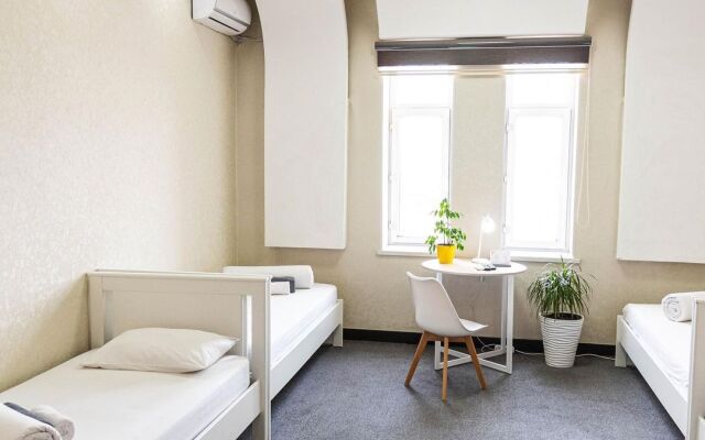 Caravan Hostel