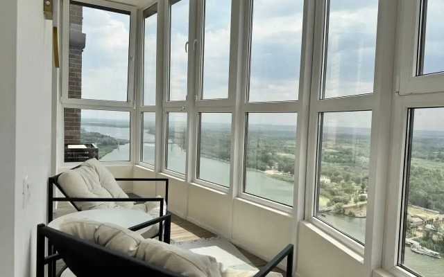 Studiya S Velikolepnym Vidom Na Reku Flat