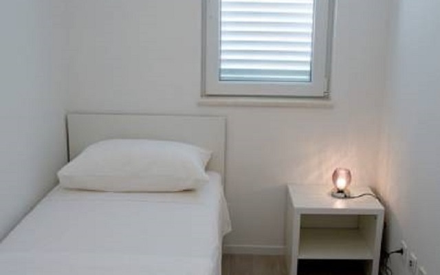 Spacious Beachfront Apartments Tanita