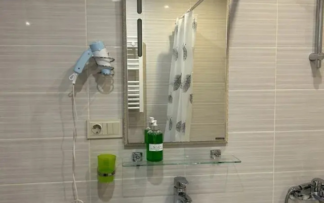 Na Prospekte Oktyabrya 40a Flat