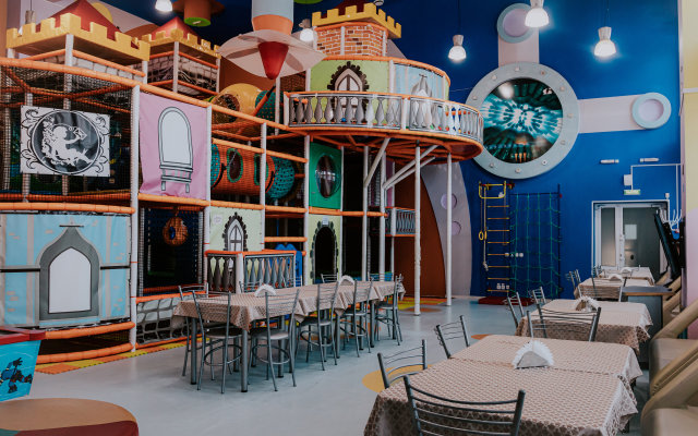 PenguiN Hotel and Entertainment Center