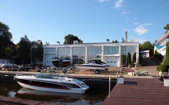 Mini-hotel in the Spartak Yacht Club