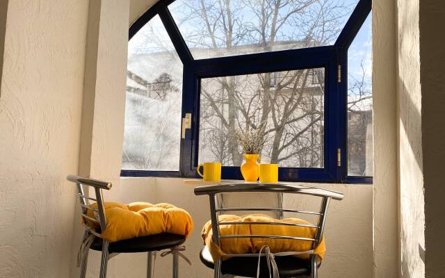 Happiness Live in the center of Sevastopol Apartment
