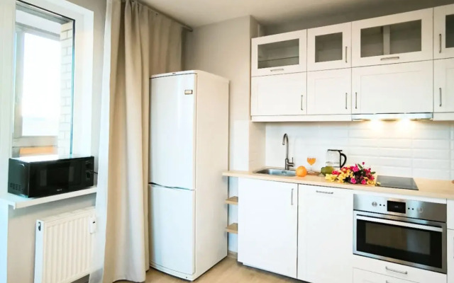 Prostornaya Studiya U Metro Devyatkino Apartament