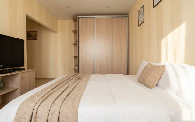 Апартаменты Розы Люксембург 12