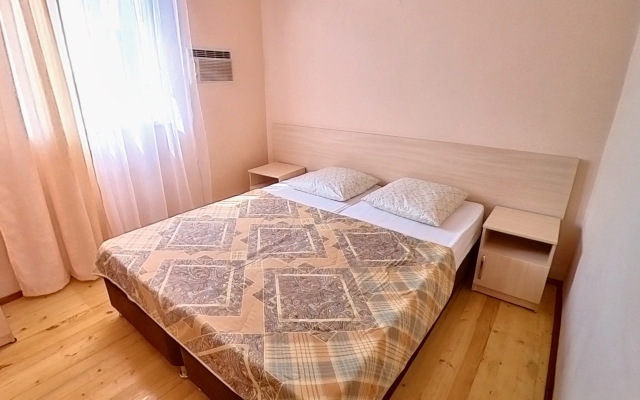 Yuzhny Guest House