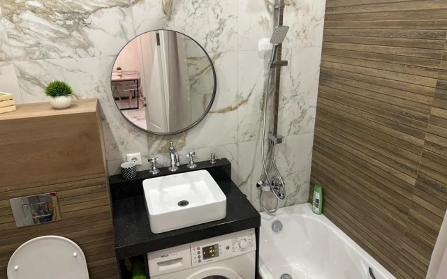 Uyutnaya V Otradnom S Bolshoy Lodzhiey Flat
