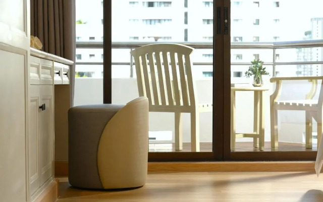 Отель Centre Point Hotel Sukhumvit 10