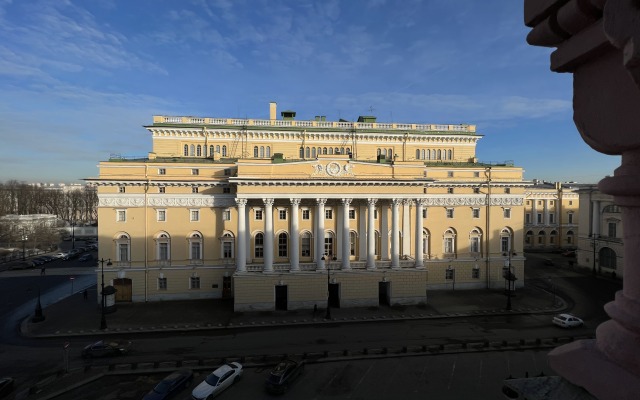 Апартаменты Minin Apartments с видом на Александринский Театр 130 кв.м.