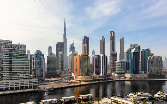 Luxe Waterfront 2br With Canal & Burj Khalifa View Apartments