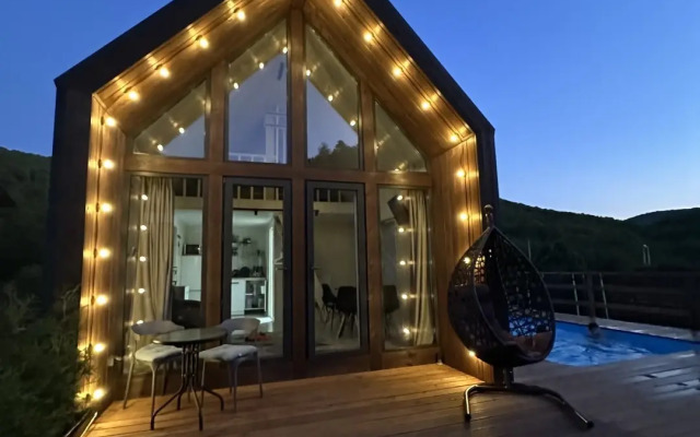 Частный дом с Теплым Бассейном и Банькой