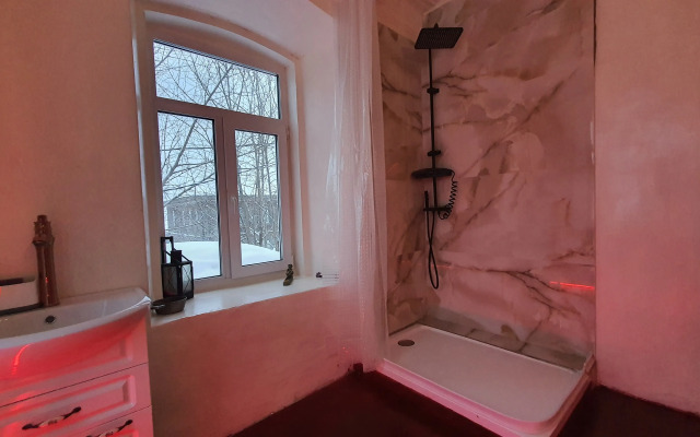 V starinnom osobnyake Revolyutsioner Ikonnikov Flat