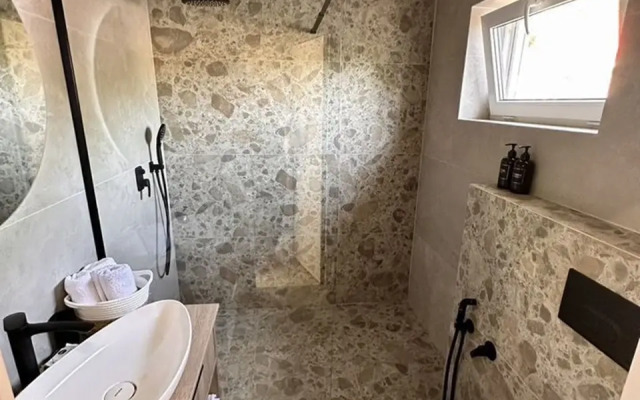 Na Vtorom Etazhe s Balkonom Apartments