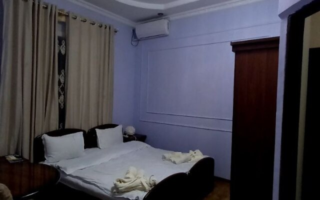 Uyut Hotel