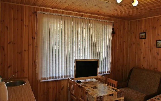 Uyutnaya Studiya V Chastnom Sektore S Parkovkoy Private house