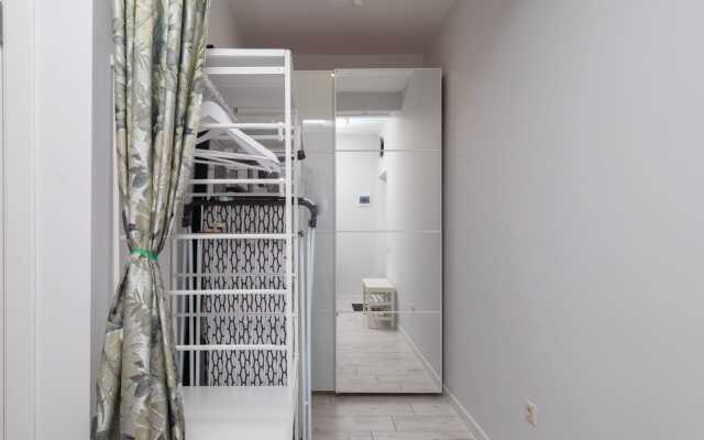 U Morya S Basseinom ZhK Solnechnyij apt47 Apartment