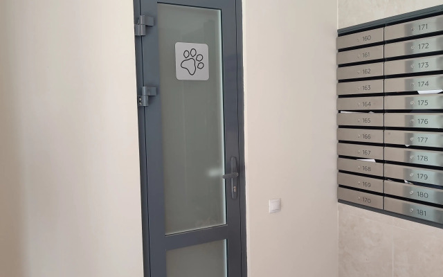 Ryadom S Naberezhnoy Flat