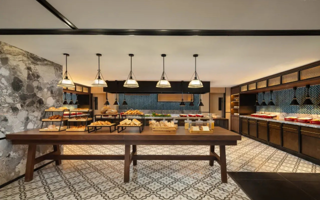 Отель Four Points By Sheraton Beijing Sanlitun Workers Stadium