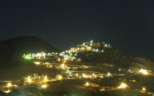 Отель Serifos Beach