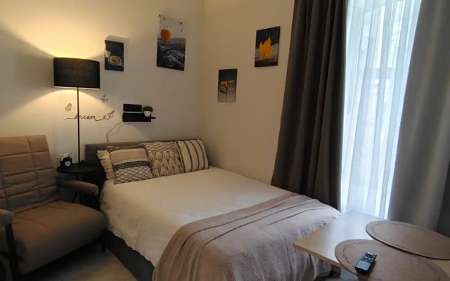 Квартира Уютная студия посуточно рядом с метро Петроградская