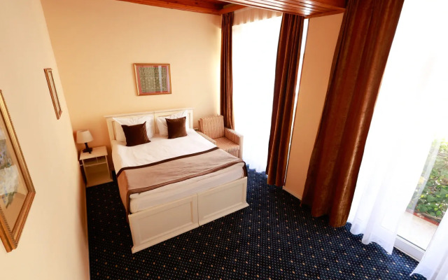 East Legend Hotel