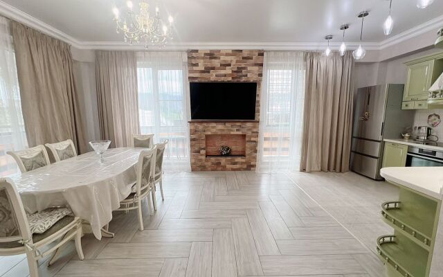 Просторные апартаменты с видом на горы