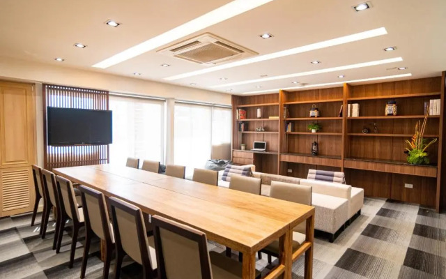 Отель Koon Hotel Sukhumvit