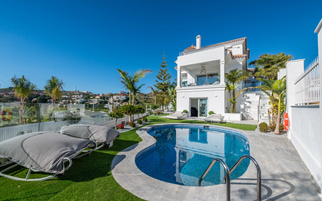 All About Villa Estrella de Oro