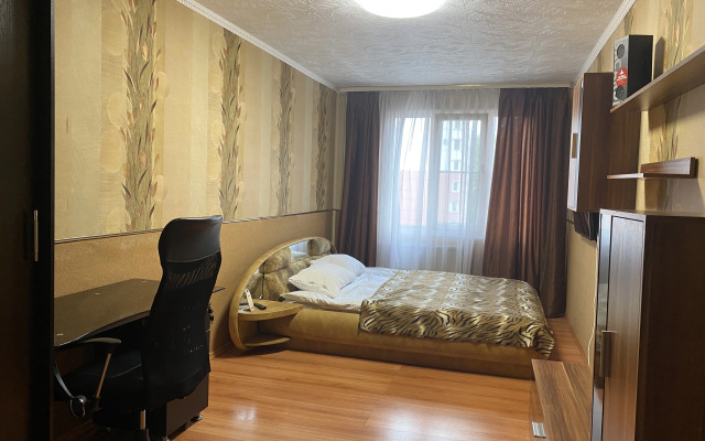 Prostornaya 3-Kh Komnatnaya Kvartira S Kaminom Flat