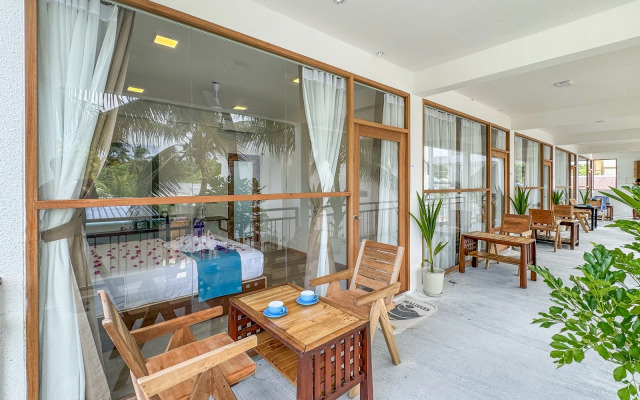 Lagoon Thoddoo Villa