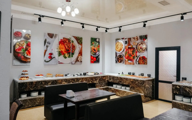 Sedymoye Nebo Hotel